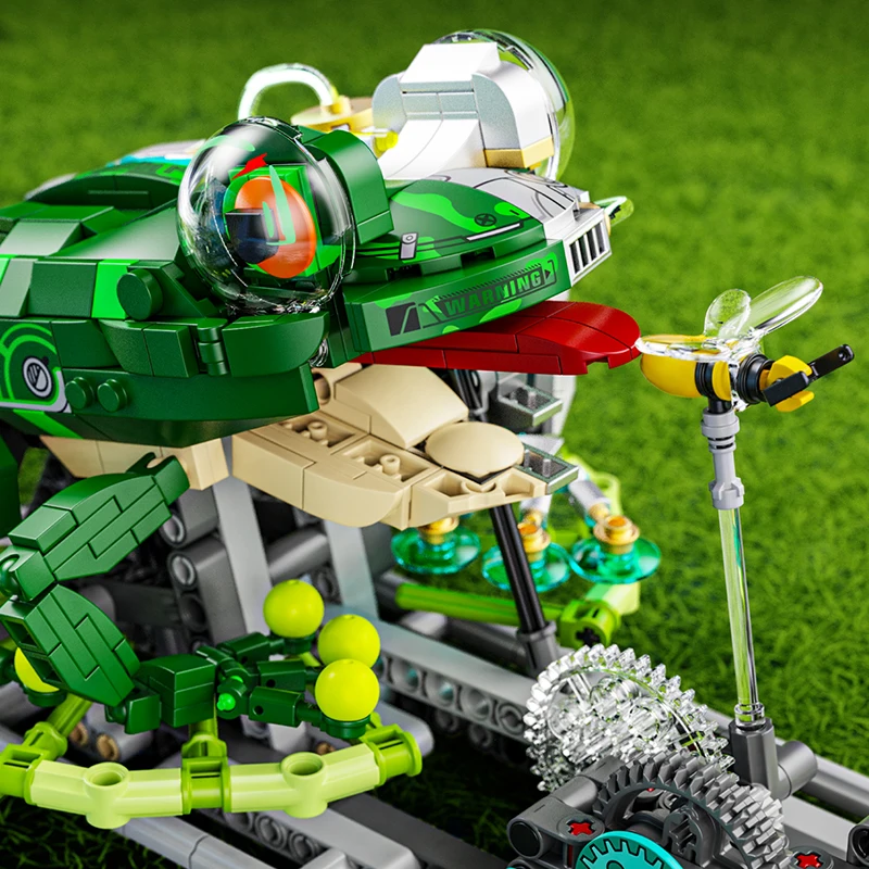 Mechanical Frog Building Blocks Kit with Movable Legs & Gears - Image 5